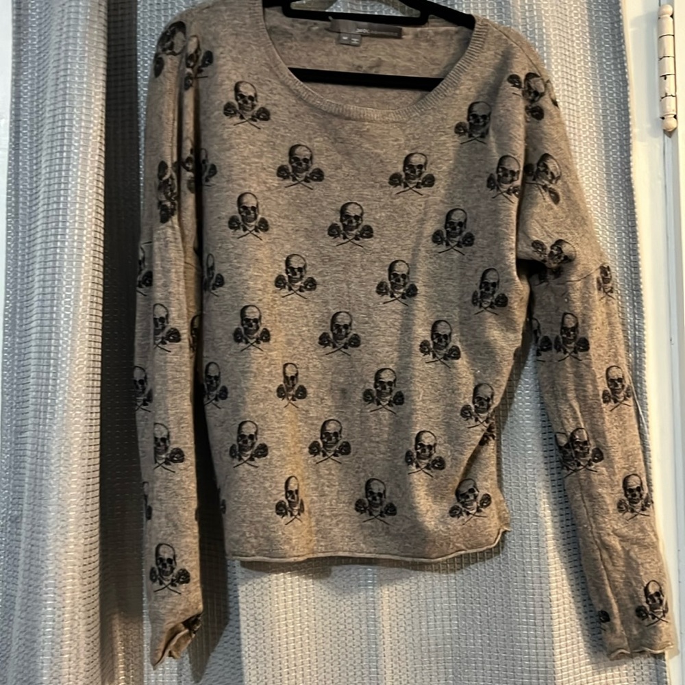 Cashmere sweater with skulls